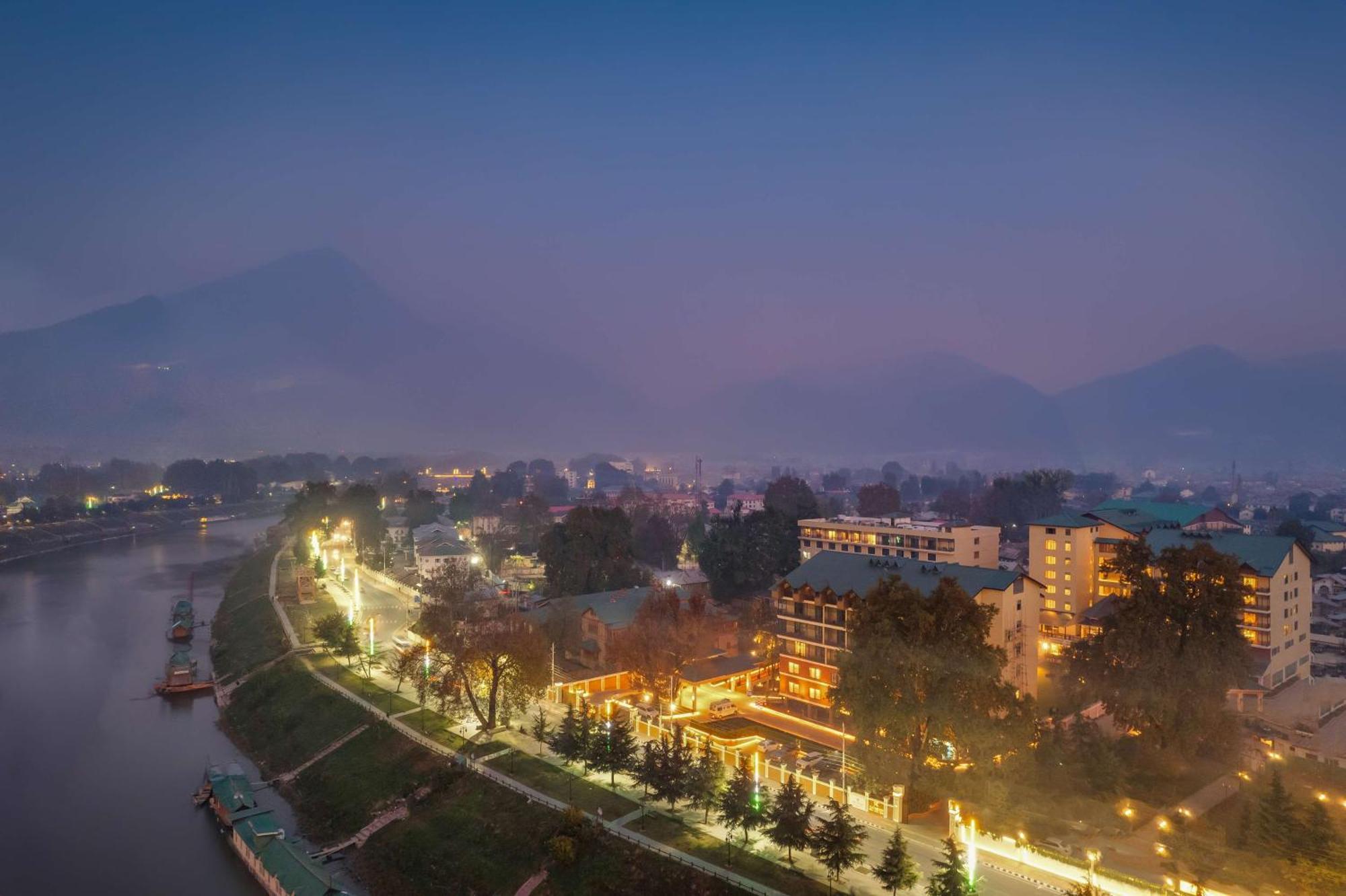 Radisson Collection Hotel & Spa, Riverfront Srinagar 외부 사진